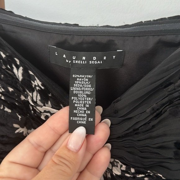 Never worn!! Gorgeous gown by Shelli Segal Laundry - Picture 3 of 10